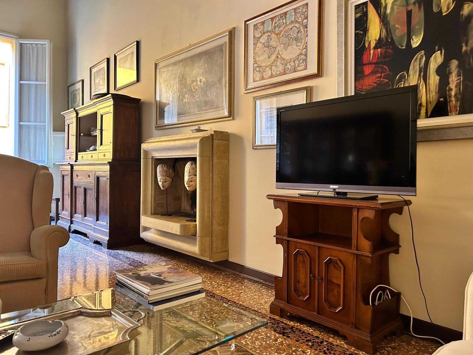 Bologna Medieval Art Loft Luaran gambar